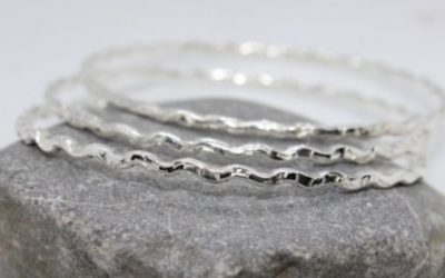 A wave bangle to remind you of the sea